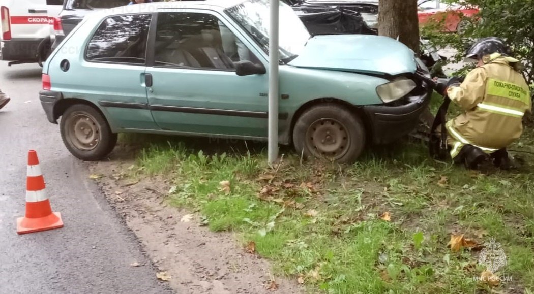 Спасатели МЧС принимали участие в ликвидации ДТП в г. Обнинск, ул. Блохинцева